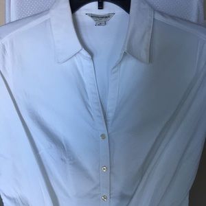 Women’s Banana republic button shirt.